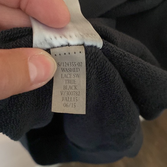 Gap black lace sweatshirt size Large - Picture 6 of 7